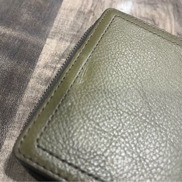 Fossil  Women's Logan Small RFID Bifold leather Olive Green wallet - Picture 8 of 8